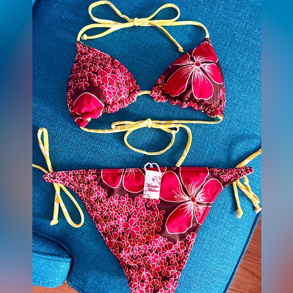 Beautiful RARE Hawaiian Reversable Bikini 👙 - Picture 2 of 7